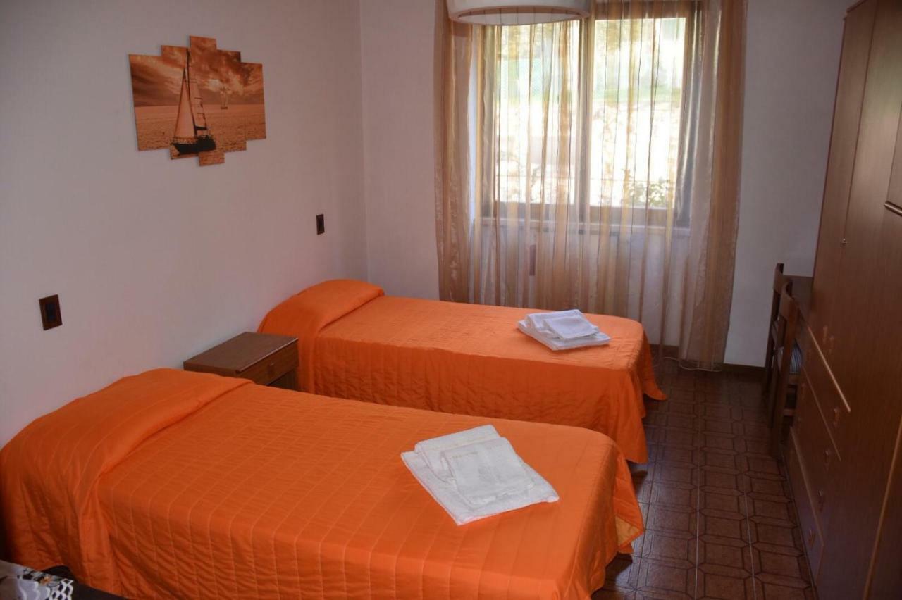 Casa Vacanze Ester Brenzone sul Garda Luaran gambar