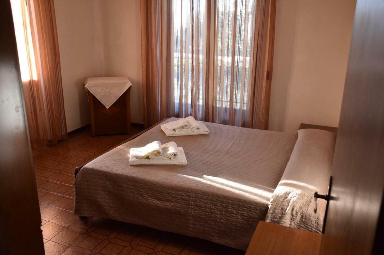 Casa Vacanze Ester Brenzone sul Garda Luaran gambar